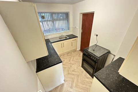 4 bedroom detached house to rent, Park Range, Manchester, M14