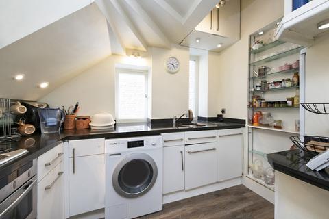 2 bedroom flat for sale, Kings Road, Richmond, Surrey