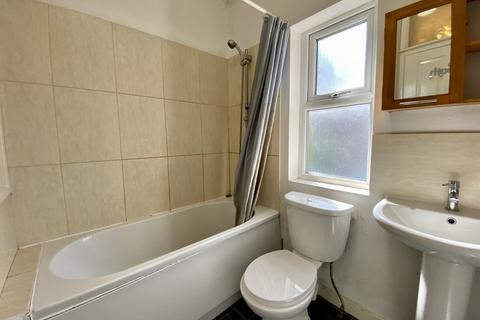 2 bedroom flat to rent, Vincent Avenue, Chorlton, Manchester, M21