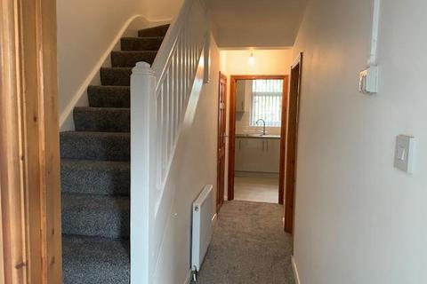 4 bedroom flat to rent, Burnt Oak Broadway, Edgware, HA8 0AS