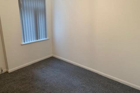 4 bedroom flat to rent, Burnt Oak Broadway, Edgware, HA8 0AS