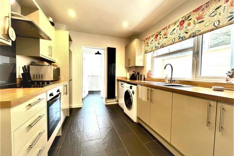 3 bedroom terraced house to rent, Kent Road, Swindon SN1