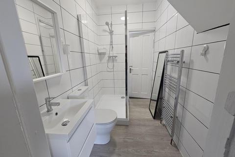3 bedroom house to rent, Hessle View, Leeds