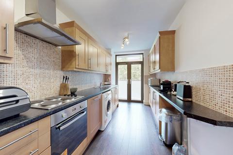 2 bedroom apartment for sale, Queens Court, Finchley Road, St John's Wood, London, NW8