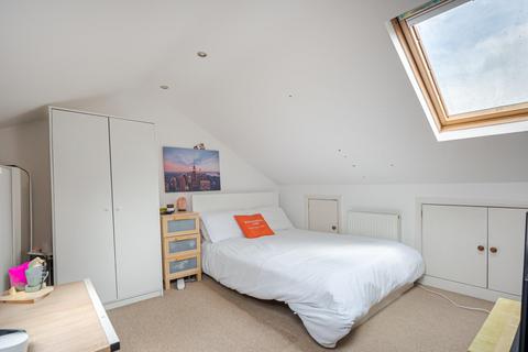 2 bedroom flat to rent, Ingelow Road, London SW8