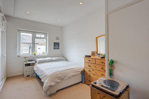 2 bedroom flat to rent, Ingelow Road, London SW8