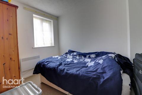 2 bedroom flat for sale, Plumtree Close, Dagenham