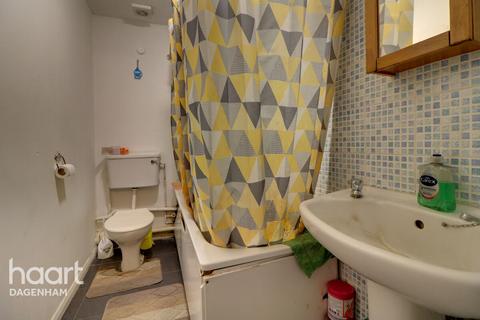 63 Plumtree Close, Dagenham, RM10 8UE