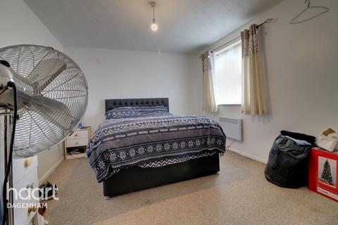 63 Plumtree Close, Dagenham, RM10 8UE