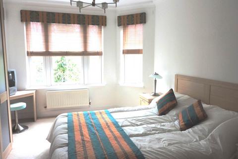 2 bedroom flat to rent, Grand Regency Heights, Burleigh Road, Ascot