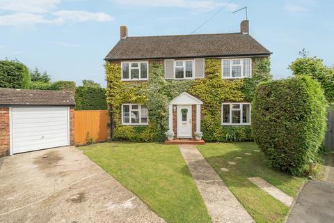 4 bedroom detached house for sale, Gordon Close, Chertsey, KT16