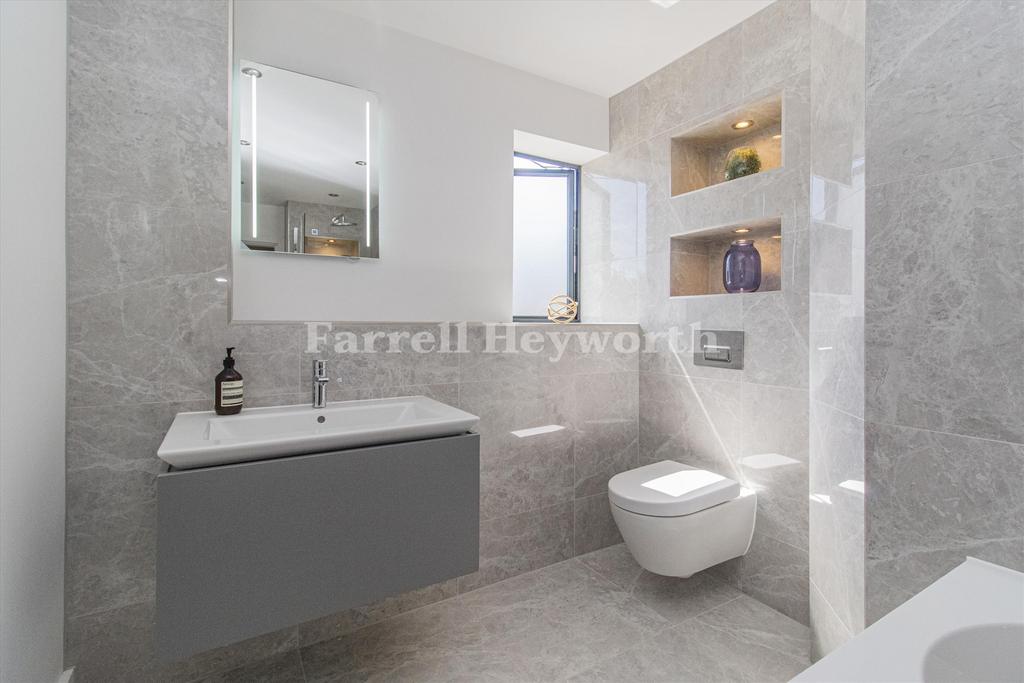 Family Bathroom 2