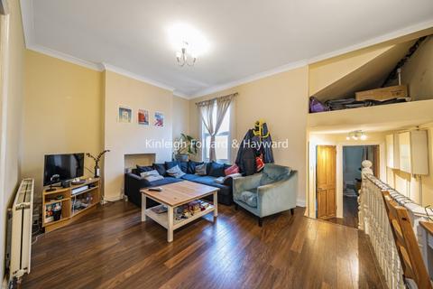 2 bedroom maisonette to rent, Mellison Road Tooting SW17