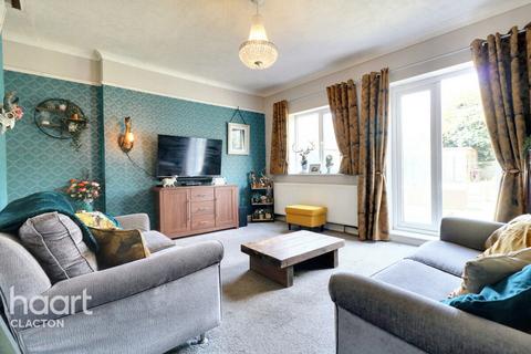 4 bedroom chalet for sale, Jaywick Lane, Clacton-On-Sea