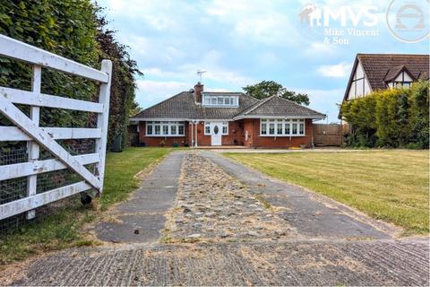 3 bedroom bungalow for sale, Dumont Avenue, St Osyth Village