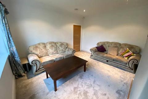 4 bedroom semi-detached house to rent, Springwood Avenue, Springwood, Huddersfield, HD1