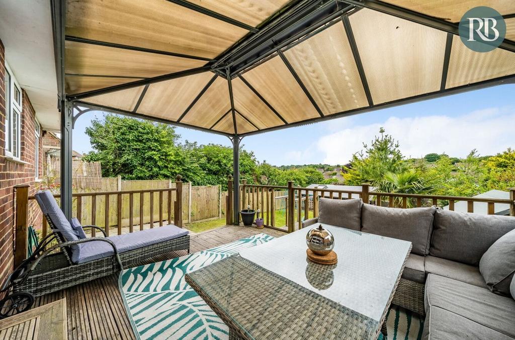 St. Helens Crescent, Hove BN3 4 bed detached house for sale £700,000
