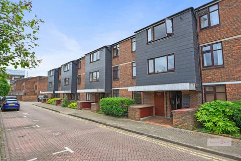 1 bedroom flat for sale, Chelmsford Close, London, W6