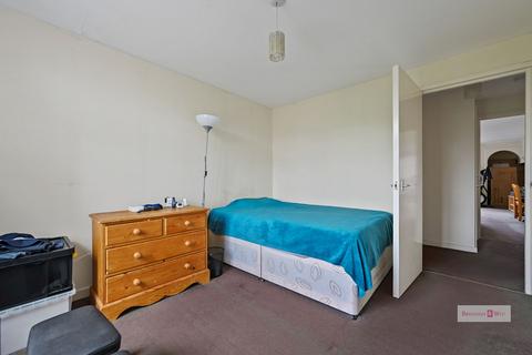 41 Chelmsford Close, London, W6 8HU