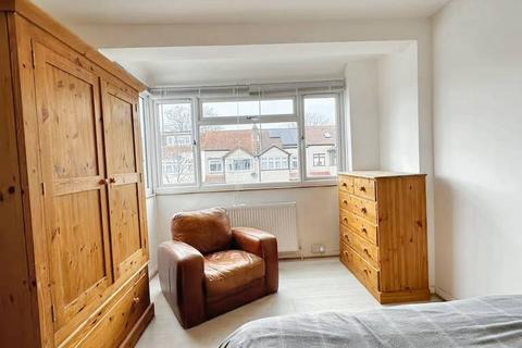 1 bedroom in a house share to rent, Galpins Road, Thornton Heath CR7