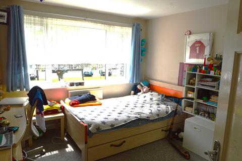 2 bedroom apartment to rent, Laburnum Grove, Colnbrook, Berkshire, SL3