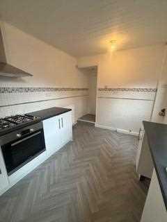 3 bedroom terraced house to rent, Armley Road, liverpool