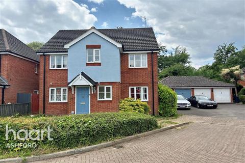 4 bedroom detached house to rent, Waltham Close