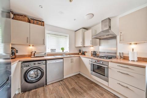 8 Raynham Close, Guildford, GU4 7TS
