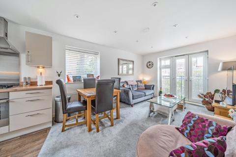 8 Raynham Close, Guildford, GU4 7TS
