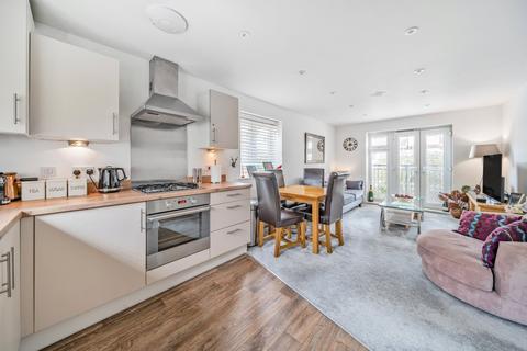 8 Raynham Close, Guildford, GU4 7TS