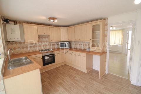 3 bedroom terraced house to rent, Weatherby Dunstable LU6 1TW