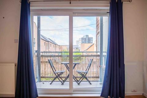 2 bedroom flat to rent, 1070L – Albion Gardens, Edinburgh, EH7 5QL