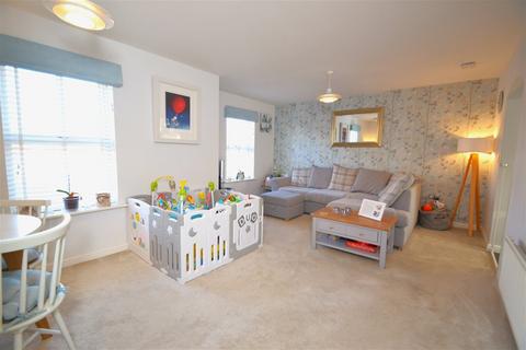 2 bedroom flat for sale, Ironwood Avenue, Desborough NN14