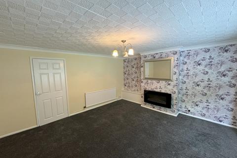 3 bedroom semi-detached house to rent, Gardendale Avenue, Clifton, Nottingham, Nottinghamshire, NG11