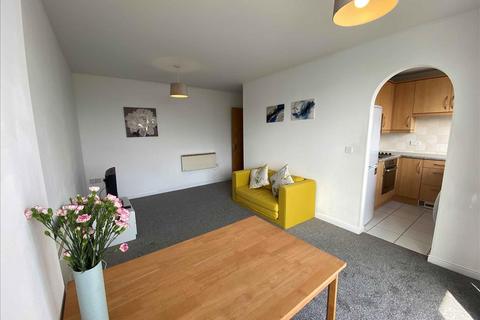 1 bedroom flat for sale, Hamlyn House, Feltham, Middlesex, TW13