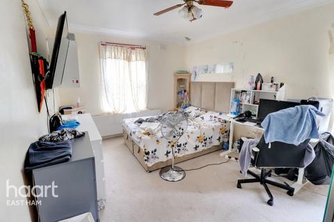 3 bedroom terraced house for sale, Sheringham Avenue, London