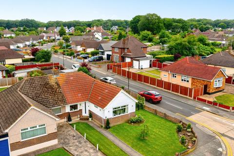 2 bedroom semi-detached bungalow for sale, Thorndon Park Drive, Leigh-on-Sea, SS9