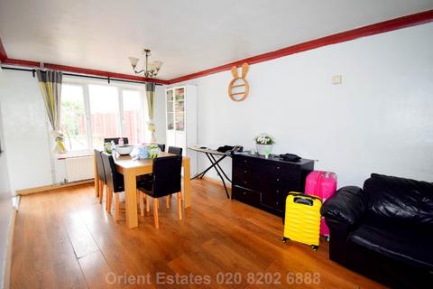 3 bedroom end of terrace house for sale, Colin Drive, London