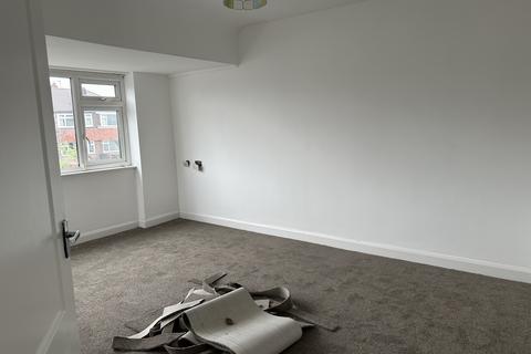 4 bedroom semi-detached house to rent, Queensway, Manchester M19