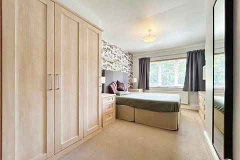 2 bedroom maisonette for sale, Ryecroft Gardens, Blackwater, Surrey