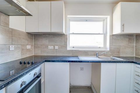 3 bedroom flat to rent, East Street, Southend-on-sea, SS2