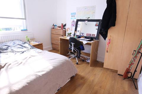 2 bedroom flat to rent, London NW1