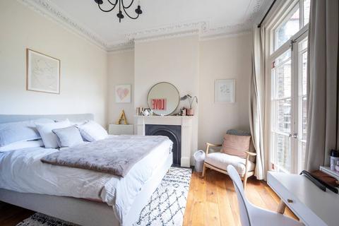 2 bedroom flat to rent, Oakhill Road, Putney, London, SW15