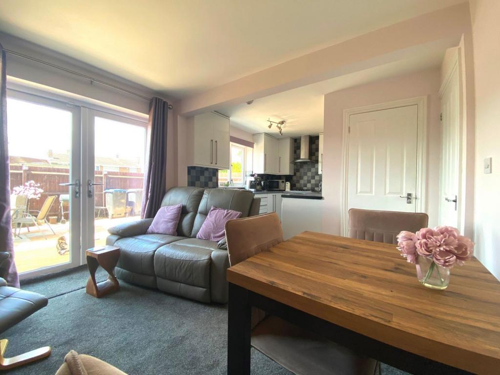 Open plan lounge/dining room/kitchen