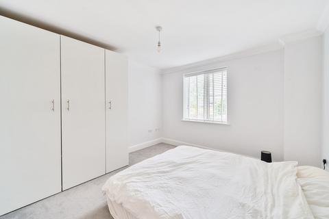 1 bedroom flat for sale, Woodgate Close, Cobham, KT11