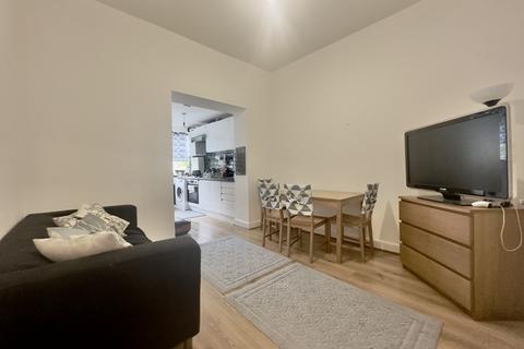 2 bedroom flat to rent, 17 Parkfield Road, SE14 6QB