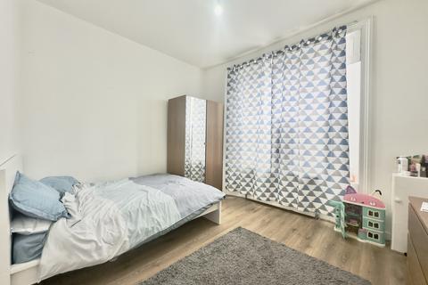 2 bedroom flat to rent, 17 Parkfield Road, SE14 6QB