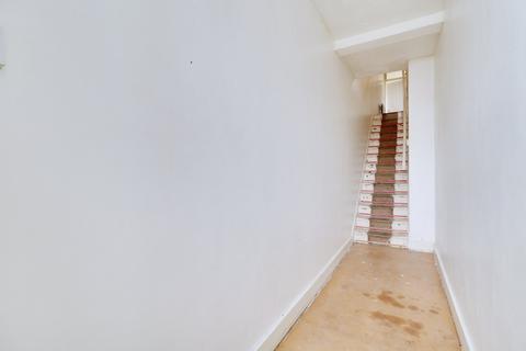 2 bedroom flat for sale, Wennington Road, RAINHAM RM13