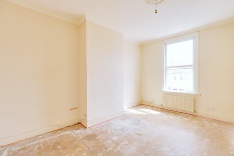 2 bedroom flat for sale, Wennington Road, RAINHAM RM13