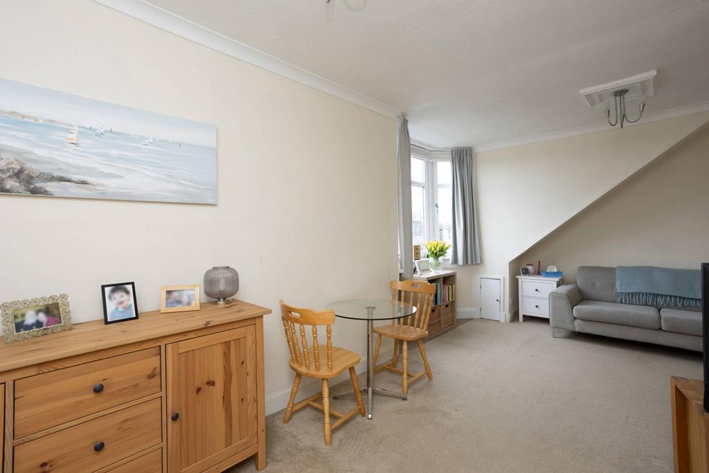 74A Townhill Road, Dunfermline, KY12 0JG 2 bed flat for sale £117,000